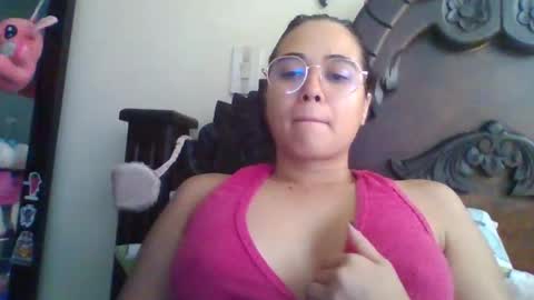 triana_bell online show from February 24, 4:47 pm