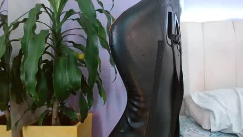 triana_crimson online show from November 26, 11:56 pm