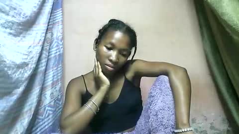 tricia9794 online show from April 18, 7:07 pm