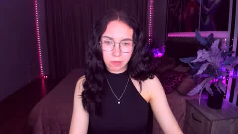 TriciaDaisy online show from June 19, 3:29 pm