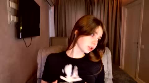 tripleprinces online show from January 19, 7:07 am