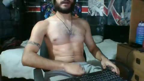 Snapshot of trizquelmen chatting on February 18, 7:52 pm Andrew online show from February 18, 7:52 pm