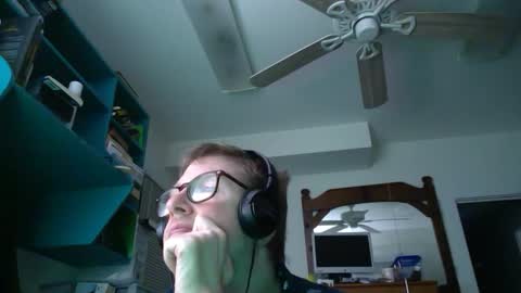 Snapshot of true_manofworth chatting on December 4, 1:30 am HandicappedLaugher online show from December 4, 1:30 am
