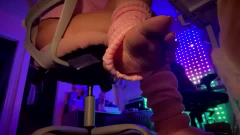 MOCHI NEXT DOOR online show from July 24, 12:52 am