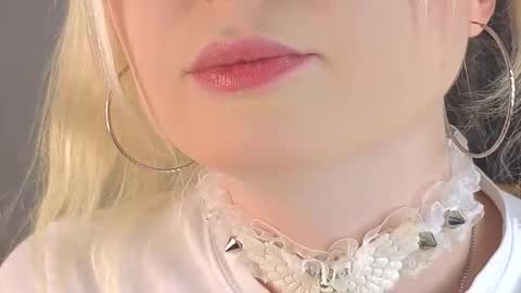 Snapshot of twinklefluff chatting on October 29, 4:31 pm twinklefluff online show from October 29, 4:31 pm