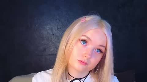 Snapshot of twinklefluff chatting on March 11, 4:30 am twinklefluff online show from March 11, 4:30 am