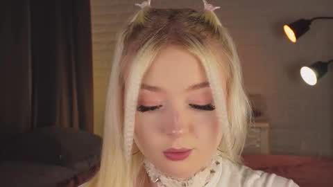 Snapshot of twinklefluff chatting on October 19, 4:33 pm twinklefluff online show from October 19, 4:33 pm