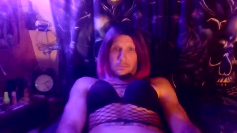 Snapshot of twiztidleeanna69 chatting on October 29, 7:21 am Tintilizing Excitement online show from October 29, 7:21 am