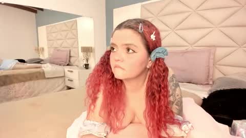 Twiggy online show from November 26, 11:45 pm