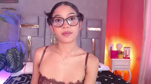 tyla_ks online show from November 11, 7:49 pm