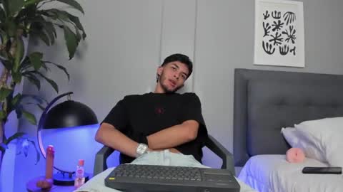 Tyler Fox online show from June 24, 9:22 pm