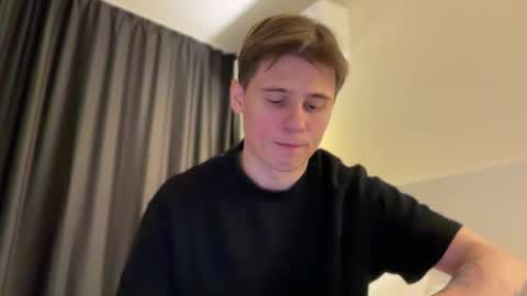 tyler_garrner online show from October 18, 8:35 pm