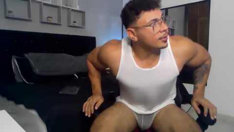 tyler_hank1 online show from September 29, 10:53 pm