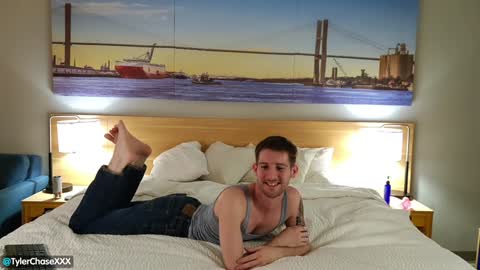 Snapshot of tylerchasexxx chatting on December 27, 2:25 am Tyler Chase online show from December 27, 2:25 am