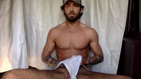 tylerjamesxxx_ online show from April 21, 10:00 am