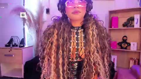tylla__ online show from June 13, 6:35 am