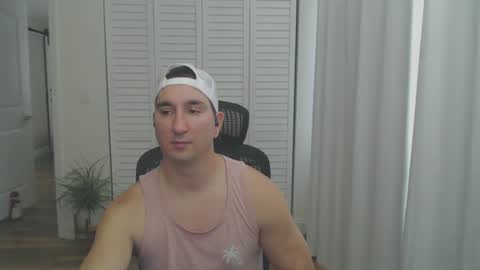 uglyduck3532 online show from December 6, 9:40 pm