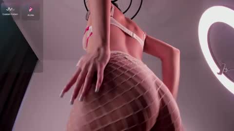Naomi online show from May 26, 6:30 am