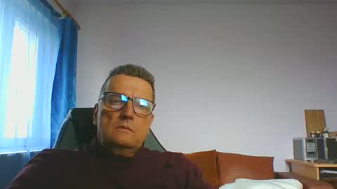 Snapshot of ulmeni4 chatting on December 2, 10:13 am ulmeni4 online show from December 2, 10:13 am