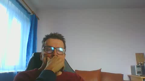 Snapshot of ulmeni4 chatting on February 25, 11:21 am ulmeni4 online show from February 25, 11:21 am