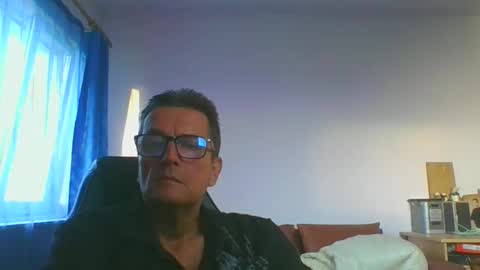 Snapshot of ulmeni4 chatting on October 17, 2:43 pm ulmeni4 online show from October 17, 2:43 pm