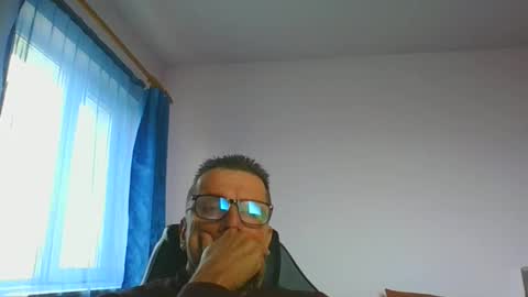 Snapshot of ulmeni4 chatting on December 6, 11:06 am ulmeni4 online show from December 6, 11:06 am