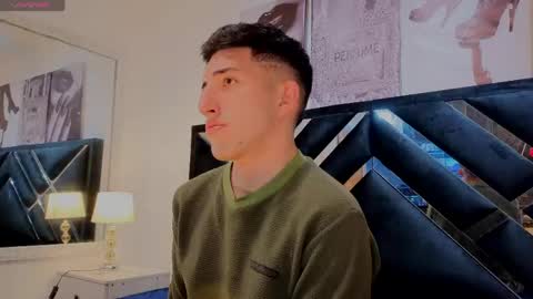 un_sluttyy online show from May 28, 7:01 pm