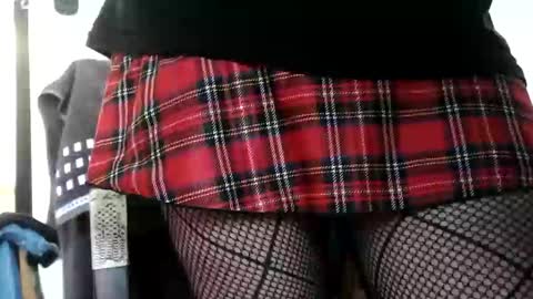 Snapshot of uncutlover1000 chatting on October 28, 11:44 am patricia online show from October 28, 11:44 am