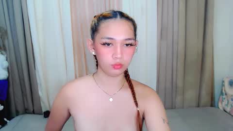 Rhian online show from November 18, 3:26 pm