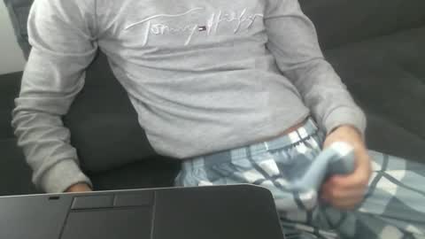 uniqueboy22 online show from March 17, 11:43 pm