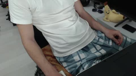 uniqueboy22 online show from April 20, 5:49 pm