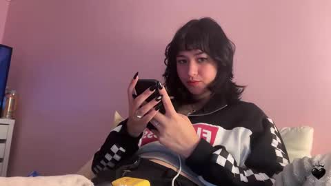 Snapshot of upaydahlia chatting on October 18, 4:49 am findom goddess dahlia  online show from October 18, 4:49 am