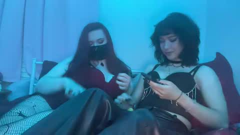 Snapshot of upaydahlia chatting on October 4, 4:32 am findom goddess dahlia  online show from October 4, 4:32 am