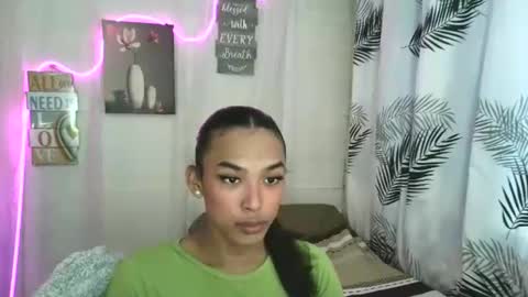ur_dazzlingmorenaxx online show from May 18, 2:32 am