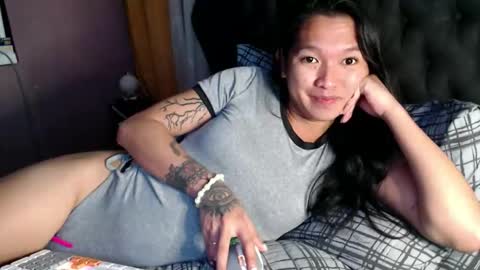 NEWRA  ALLISON online show from February 20, 8:55 pm