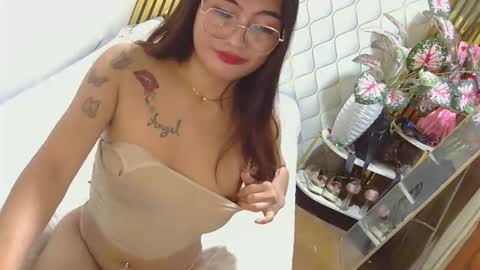 urdream_bride online show from May 22, 11:33 pm