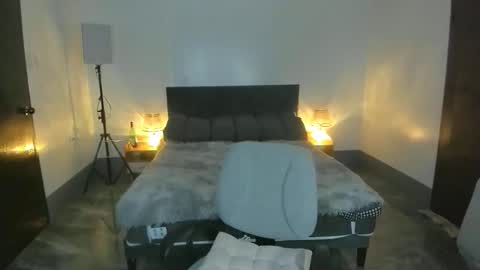 Angela Cullens online show from November 19, 7:12 pm