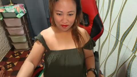 urhotmomcathlea online show from June 18, 2:11 pm