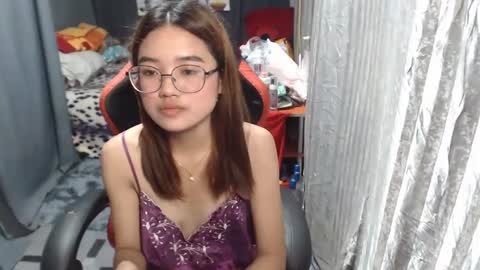 urlovelychinita online show from February 26, 7:34 am