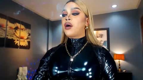 UrMajestyTyra online show from March 6, 3:46 am