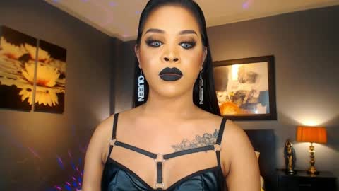 UrMajestyTyra online show from April 5, 1:24 am