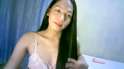 queen julia not into CHEAPGUY online show from December 2, 1:30 pm