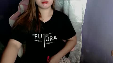 urwildslutty17 online show from November 23, 1:58 am