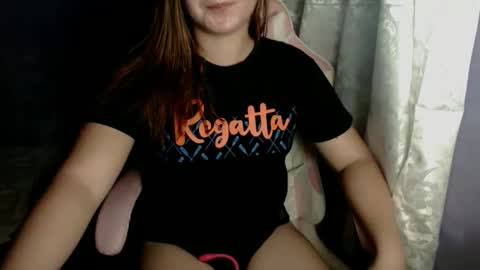 urwildslutty17 online show from November 30, 2:18 am