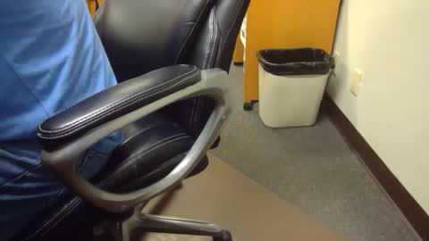 useemie online show from November 11, 8:00 pm