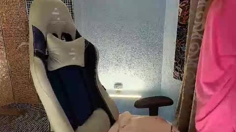 Snapshot of uvrays999 chatting on October 3, 9:34 pm Leila online show from October 3, 9:34 pm