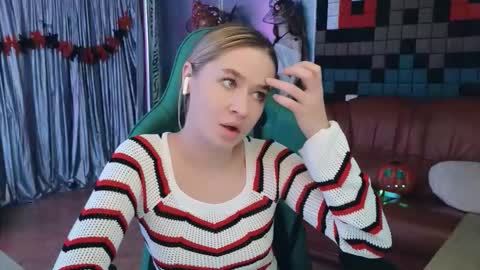 Snapshot of uvrays999 chatting on October 21, 7:06 pm Leila online show from October 21, 7:06 pm