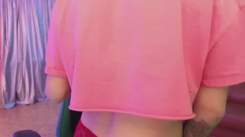 Snapshot of uvrays999 chatting on December 9, 12:23 am Leila online show from December 9, 12:23 am