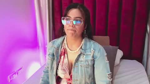 VaiaLowell online show from February 20, 7:05 pm