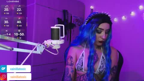 Vainilla Independent model online show from January 16, 11:25 pm